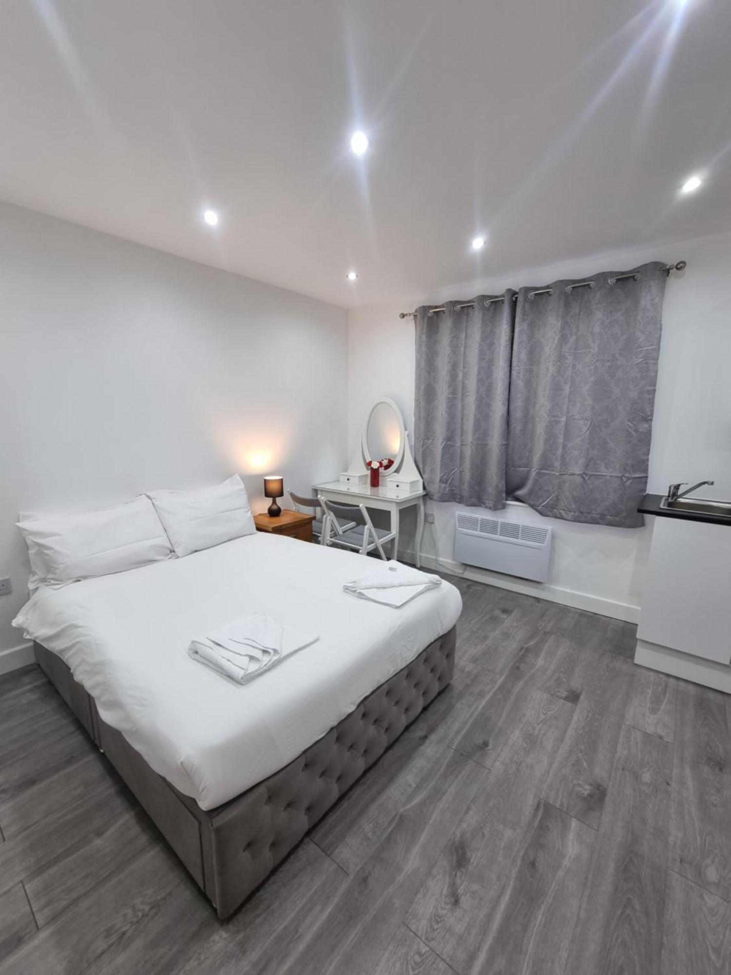 Brand New Studios In Harrow Buitenkant foto