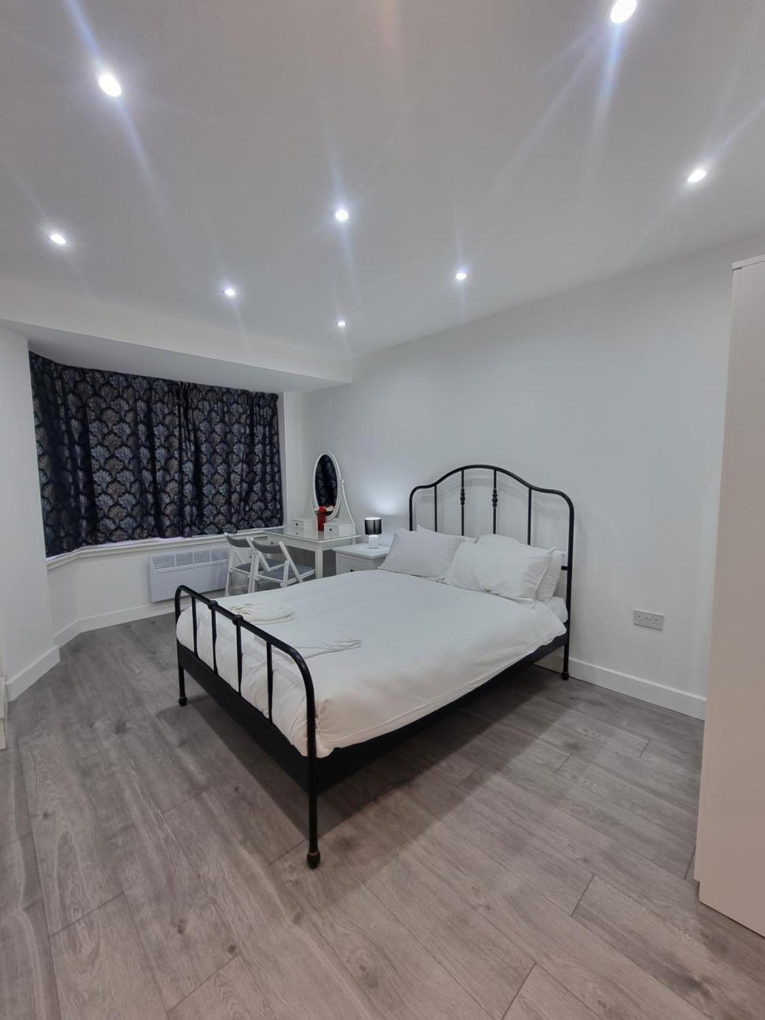 Brand New Studios In Harrow Buitenkant foto