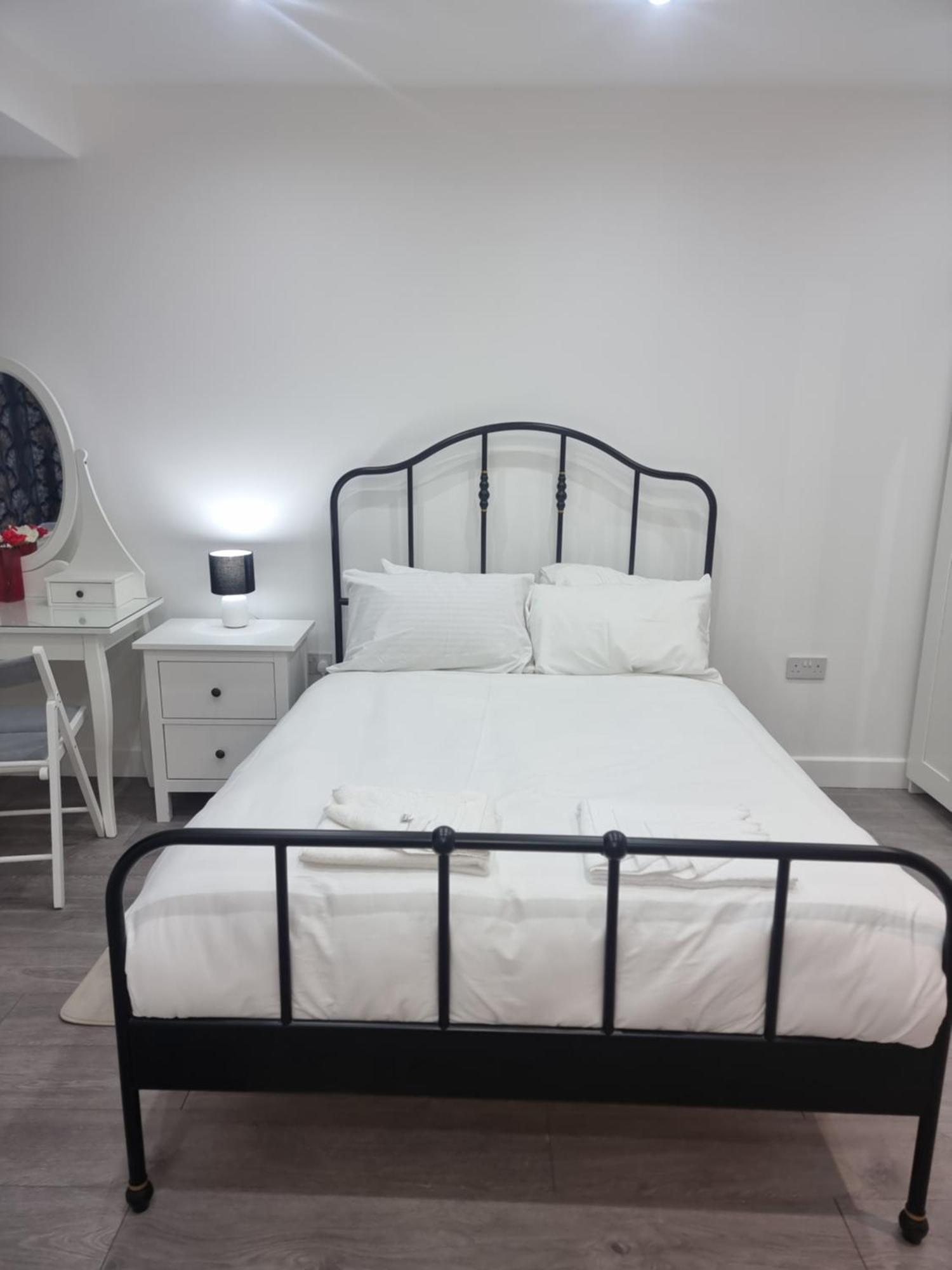 Brand New Studios In Harrow Buitenkant foto