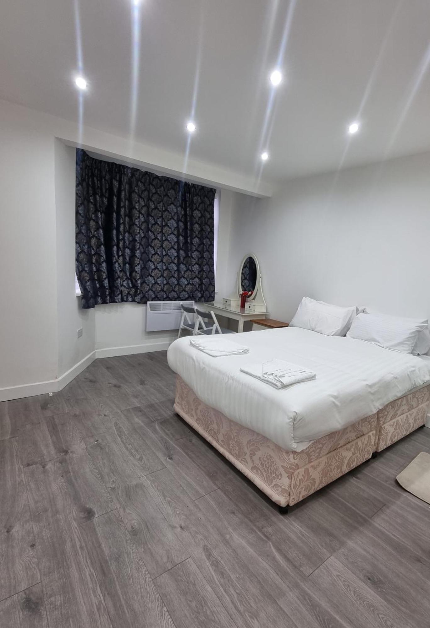 Brand New Studios In Harrow Buitenkant foto