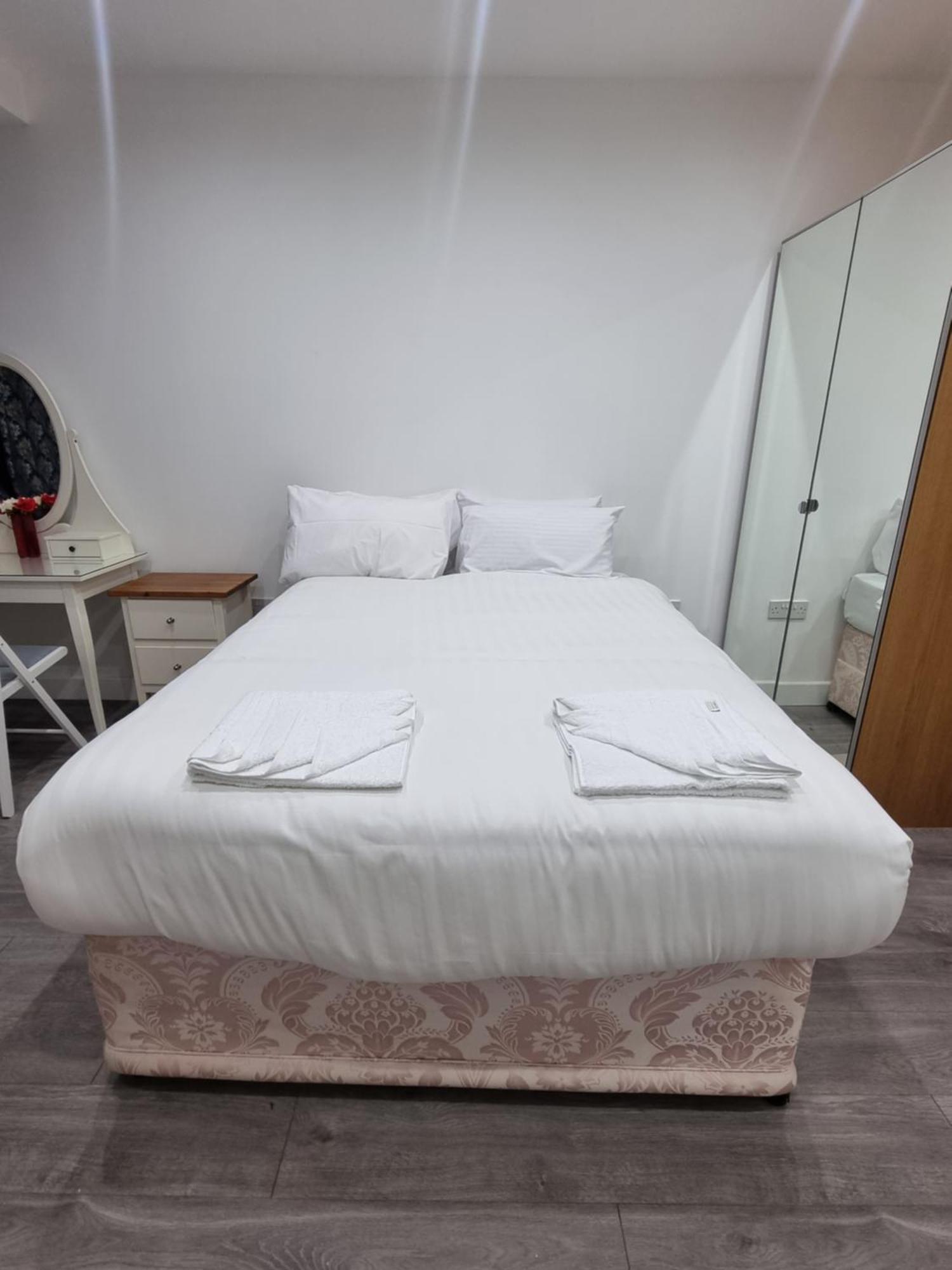 Brand New Studios In Harrow Buitenkant foto
