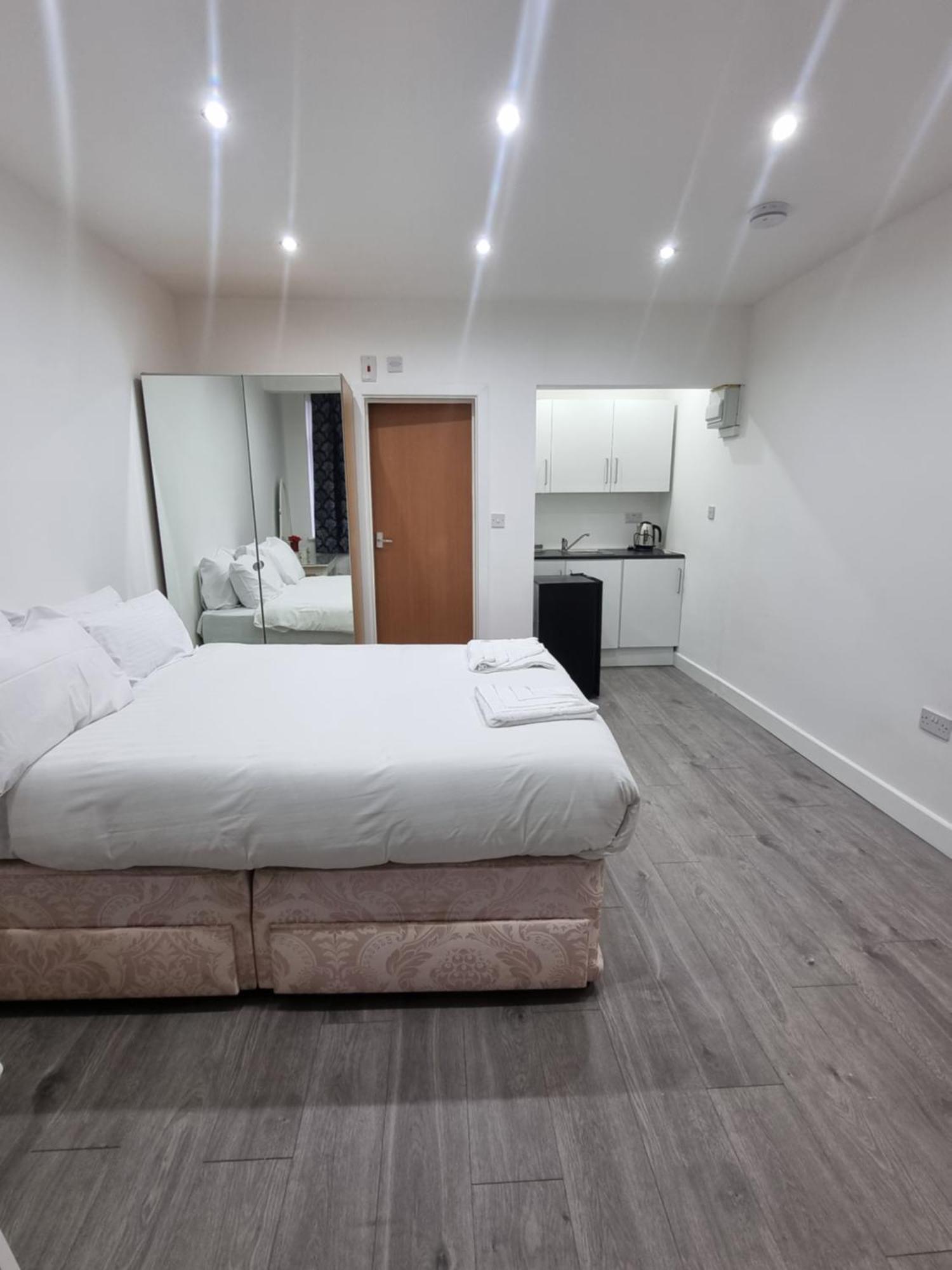 Brand New Studios In Harrow Buitenkant foto
